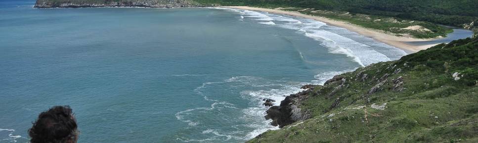 Depois de quase duas horas de caminhada, a chegada à praia da Lagoinha do Leste, na costa sul de Florianópolis, em Santa Catarina